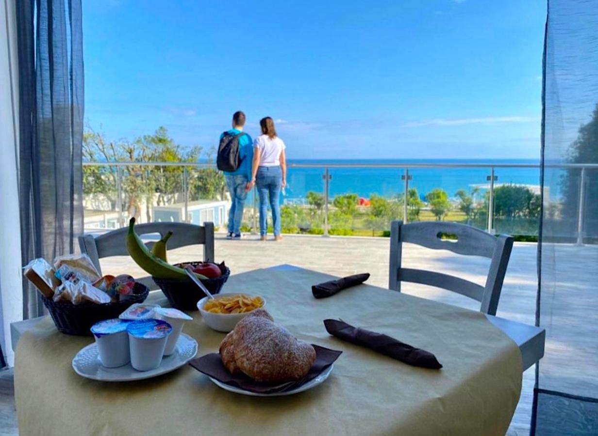 Frontemare Hotel Village & Ristorante Роди Гарганико Екстериор снимка
