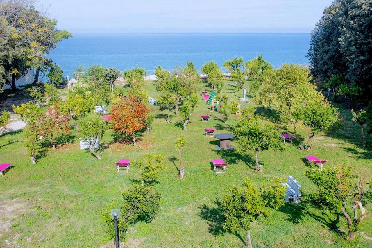 Frontemare Hotel Village & Ristorante Роди Гарганико Екстериор снимка